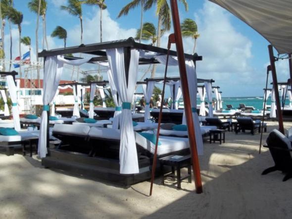 Chic Beachfront Apartment - Private Beach Access Punta Cana Exterior photo